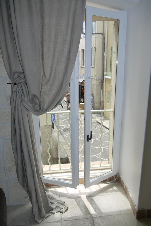 Vieille Ville 1 - Luca'S Apartment, 1 Bedroom, Max 2 Adults And 2 Kids アンティーブ 部屋 写真